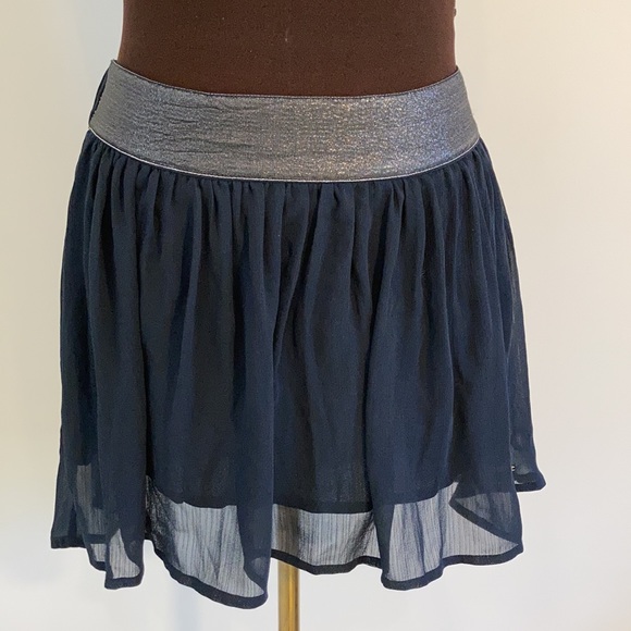 Bundle of two cute Hollister skirts size small - Picture 2 of 13